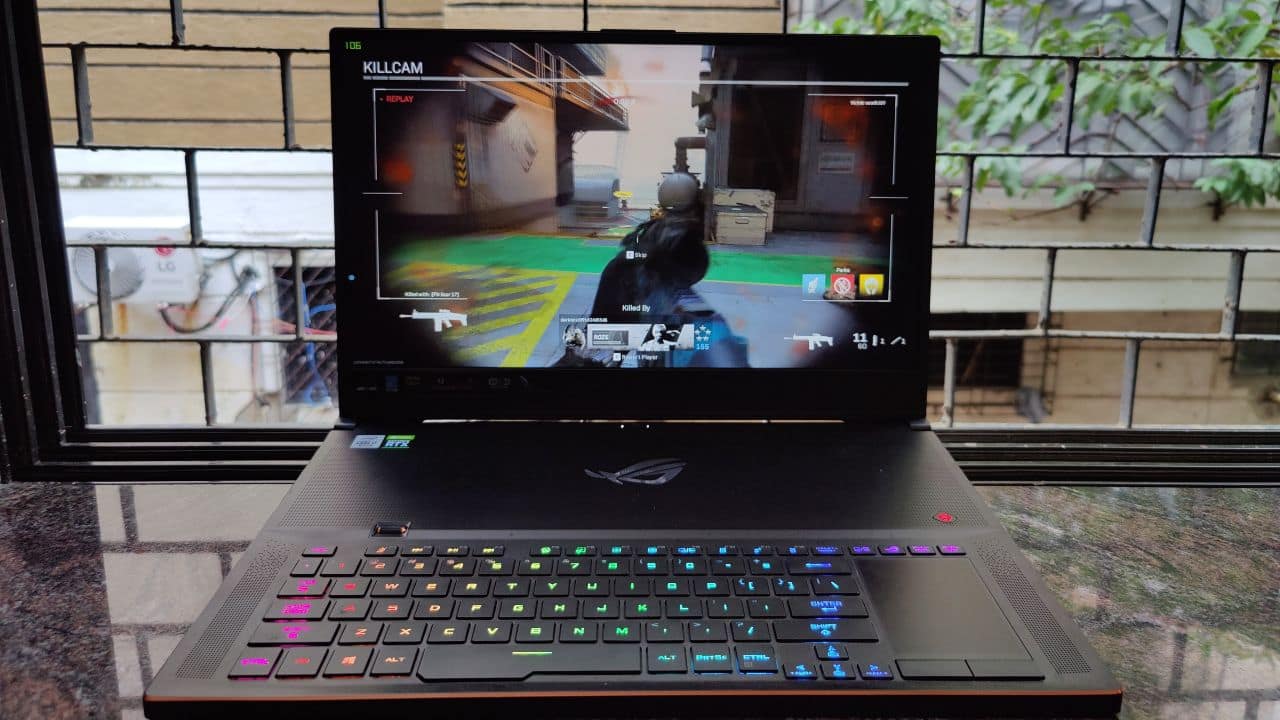 In our initial tests, the ROG Zephyrus S17 did quite well, handling games with ease. In Overwatch, the Zephyrus managed an average of 220 fps on high settings, dropping to 140 on Epic. On its highest setting, the S17 managed an average of 120fps in Call of Duty: Modern Warfare. Apex Legends averaged at around the 140fps mark on its highest settings. In Cinebench R20, the new Zephyrus S17 scored 3879 in the multi-core test and 420 in the single-core test. Throughout the tests, the CPU managed a sustained single-core clock speed of 4.3 GHz and an average multi-core speed of 3.8 GHz. In our initial tests, the ROG Zephyrus S17 did quite well, handling games with ease. In Overwatch, the Zephyrus managed an average of 220 fps on high settings, dropping to 140 on Epic. On its highest setting, the S17 managed an average of 120fps in Call of Duty: Modern Warfare. Apex Legends averaged at around the 140fps mark on its highest settings. In Cinebench R20, the new Zephyrus S17 scored 3879 in the multi-core test and 420 in the single-core test. Throughout the tests, the CPU managed a sustained single-core clock speed of 4.3 GHz and an average multi-core speed of 3.8 GHz.