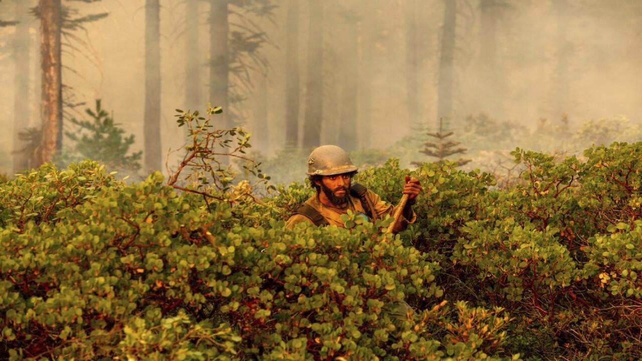Seeping under doors, bad air from West’s fires won’t ease up Seeping under doors, bad air from West’s fires won’t ease up