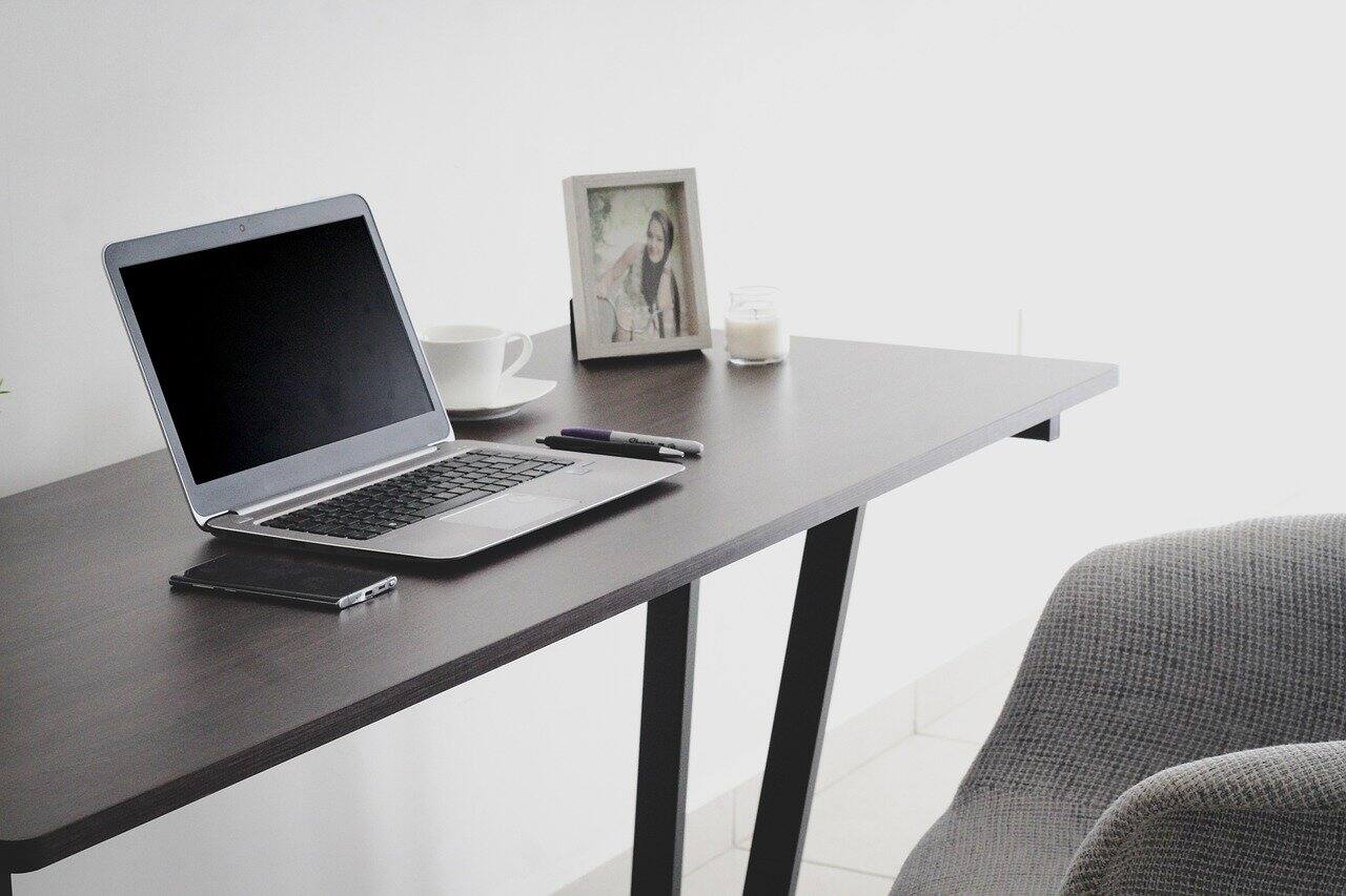 Why online onboarding is both a blessing and a pain for recruits and employers Why online onboarding is both a blessing and a pain for recruits and employers