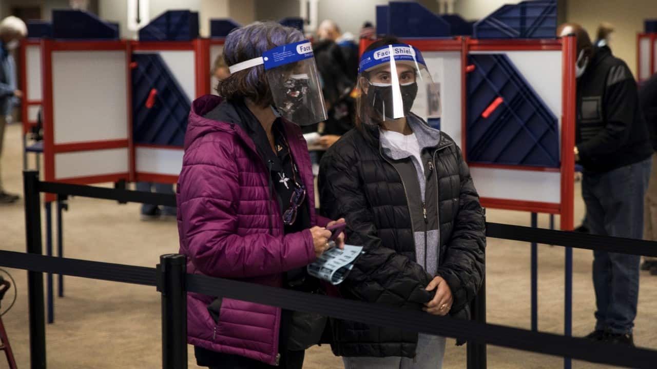 People line up to cast their ballots for the upcoming presidential election as early voting begins in Cincinnati, Ohio. (Image: Reuters)