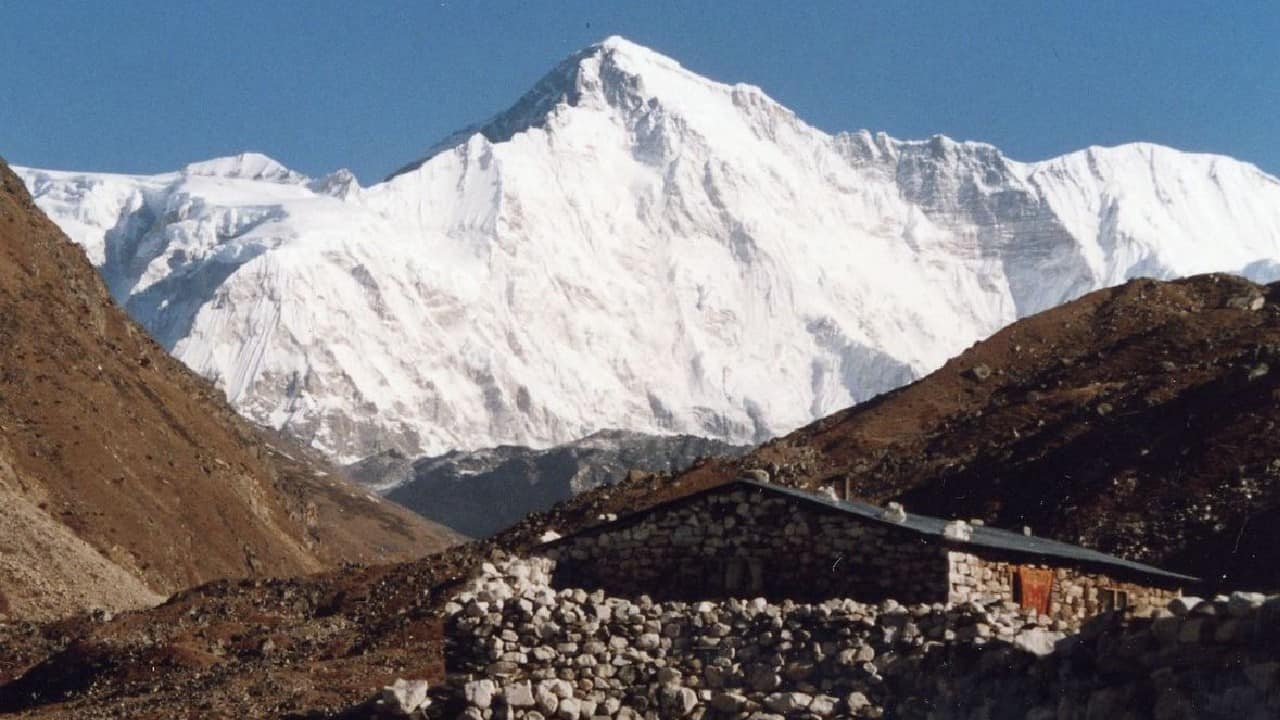 Rank 6 | Cho Oyu | Height: 8,188 meter | Location: Nepal | The means ‘Turquoise Goddess’ in Tibetan. The mountain is the westernmost major peak of the Khumbu sub-section of the Mahalangur Himalaya. (Image: Wikimedia)