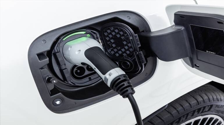 मर्सिडीज अपना इलेक्ट्रिक वाहन चार्जिंग नेटवर्क बनाएगी'