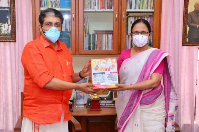 KK Shailaja inaugurating World Breastfeeding Week with Biji Prabhakar secretary of social justice