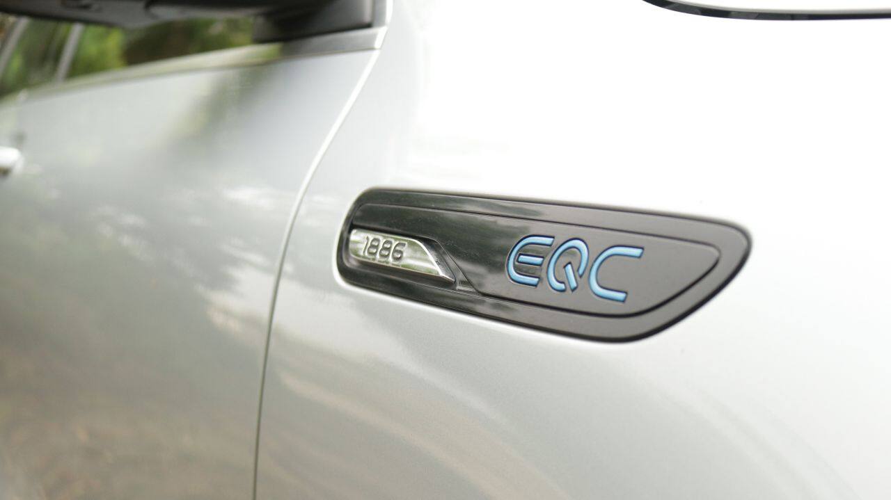 Electric vehicles are still new and it will probably be a while before we see EVs go mainstream. But until then, we will have to make do with prices as high as Rs 99.3 lakh for a luxury electric SUV. This doesn’t mean the electric C-Class is a bad vehicle for the price, it just means that you could buy a normal S-Class for a tiny bit more. 