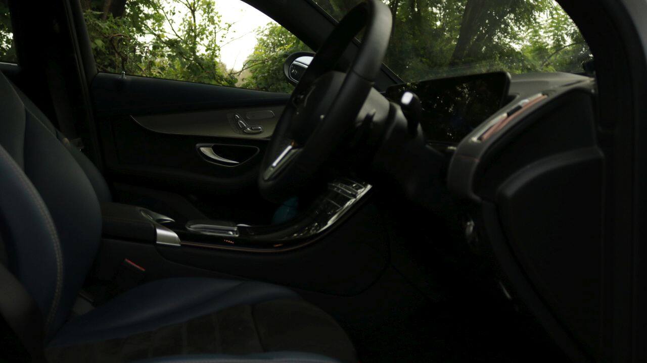 Inside the car again, the EQC gets the Mercedes treatment and no one is left wanting for anything. A dual-tone blue and black theme is used across the cabin with the blue leather and black suede on the seats and blue and black themed upholstery for the cabin as well. The seats themselves are firm enough for anybody’s behind and the front seats are heated as well as customisable for height, distance, lean, lumbar support and bolster support.