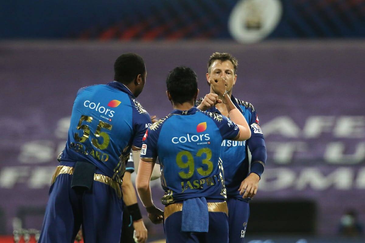 Mumbai Indians' James Pattinson got the wicket of Robin Uthappa in his first over for 13 runs. (Image: IPL/BCCI/Twitter)