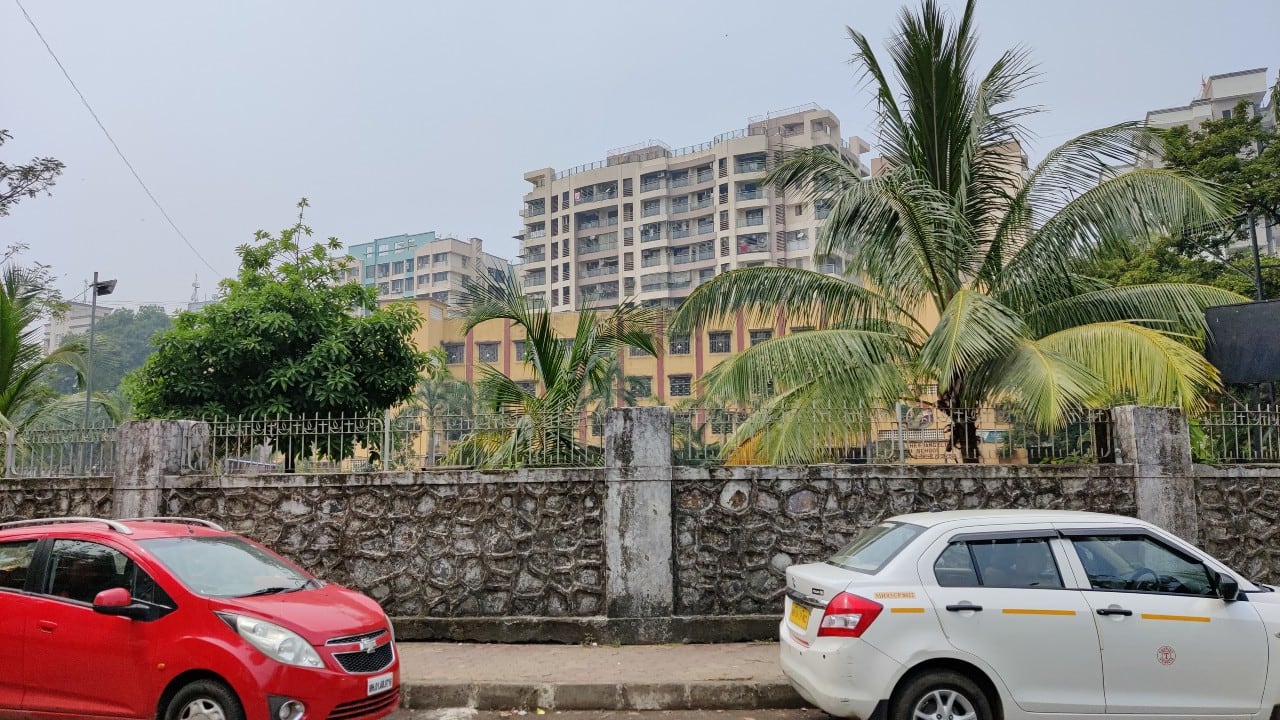 This shot was taken to provide a brief idea of camera consistency between the main and ultra-wide cameras.