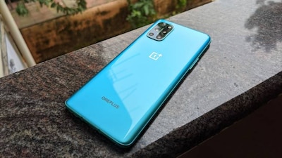 OnePlus 8T First Impressions | An excellent smartphone but most changes come on the software front
