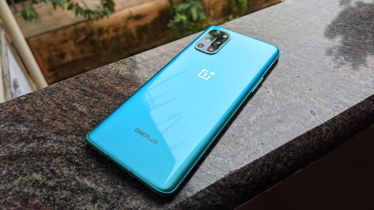 OnePlus 8T vs OnePlus 9R: Minimal Differences