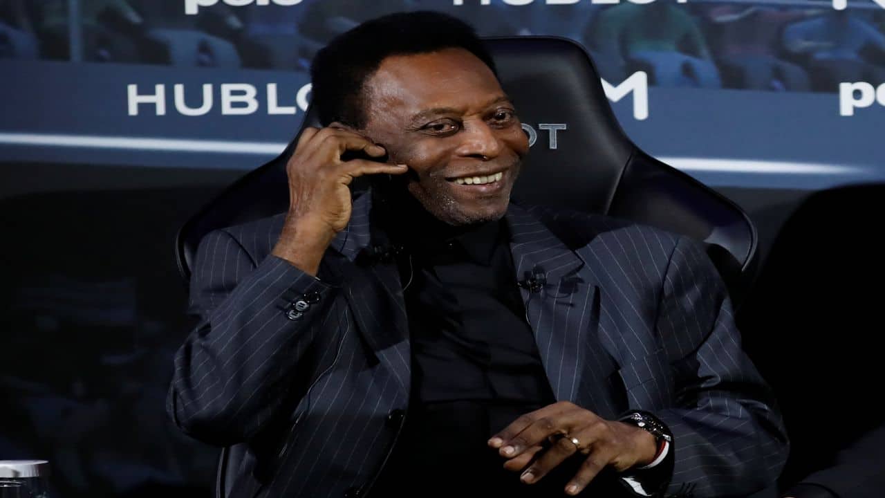 Brazilian soccer great Pelé turns 80, isolated at home Brazilian soccer great Pelé turns 80, isolated at home
