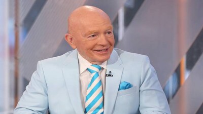 Mark Mobius says his funds hold 95% in cash on trade war risks
