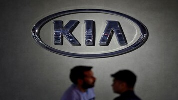 Kia drives in updated Carnival with price starting at Rs 24.95 lakh