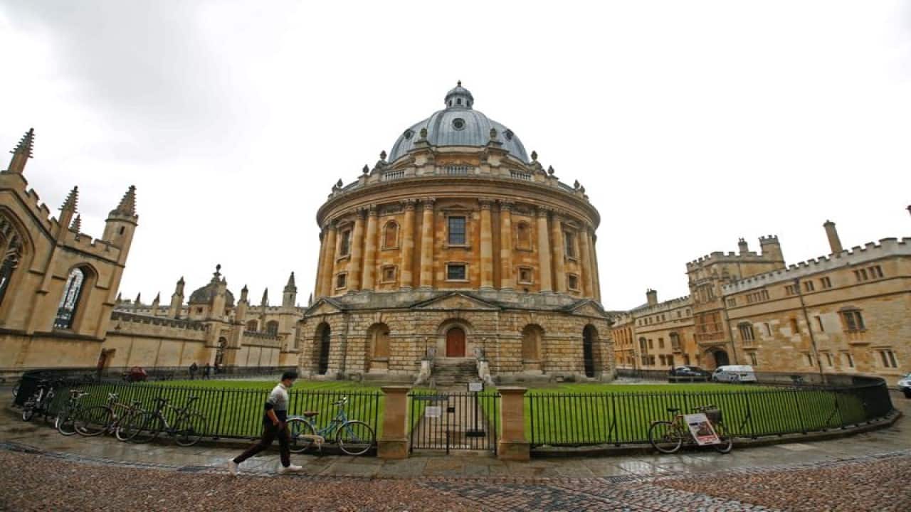 Saving for your child’s higher education abroad ? Here are 5 key factors to consider Saving for your child’s higher education abroad ? Here are 5 key factors to consider