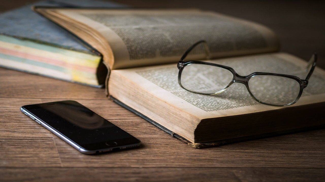 Lessons from lockdown: Smartphone replaces books for Indian school children Lessons from lockdown: Smartphone replaces books for Indian school children