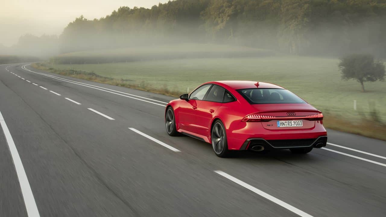 Up close, the RS7 seems chiseled to perfection. A large, hexagonal, single-frame grille, gaping air-intakes and popped-out wheel arches; the new RS7 looks the business.