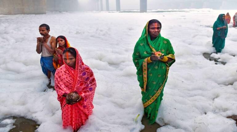 Watch | Thick layer of toxic foam covers Yamuna river in Delhi