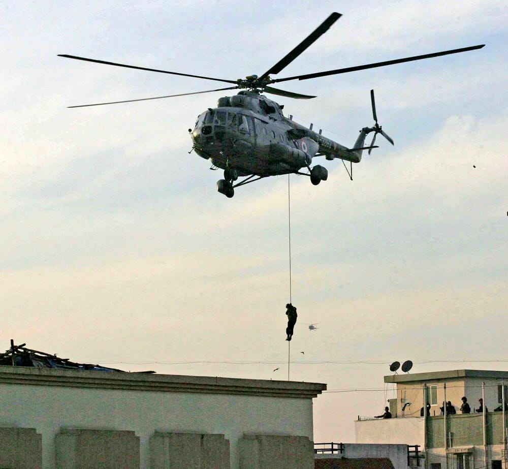 A National Security Guard (NSG) commando rappels from a helicopter near Nariman House (File image: Reuters)