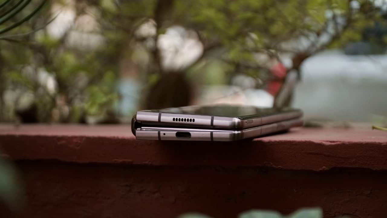 Samsung Galaxy Z Fold 2 7