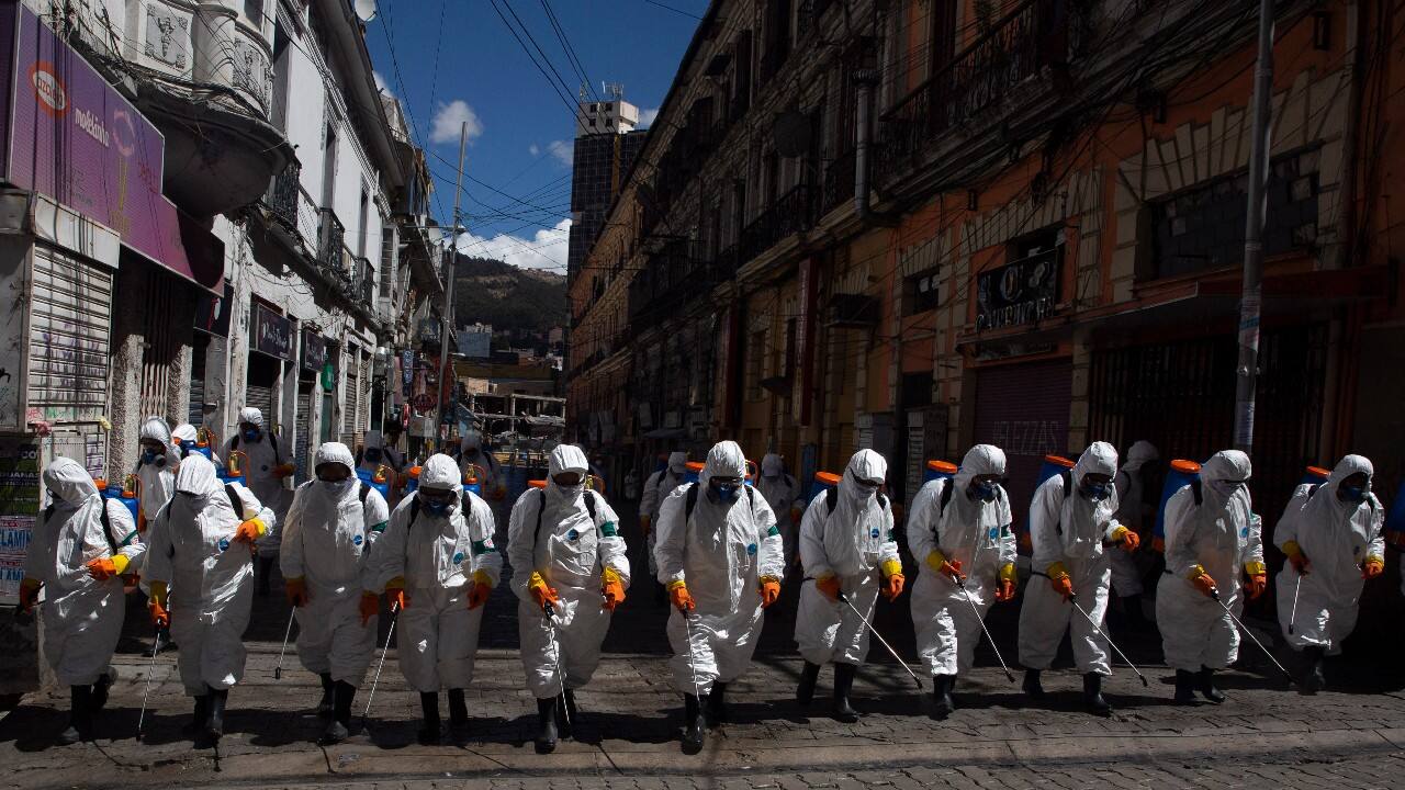 City workers fumigate a street to help contain the spread of the new coronavirus in La Paz, Bolivia, April 2. (Image: AP)