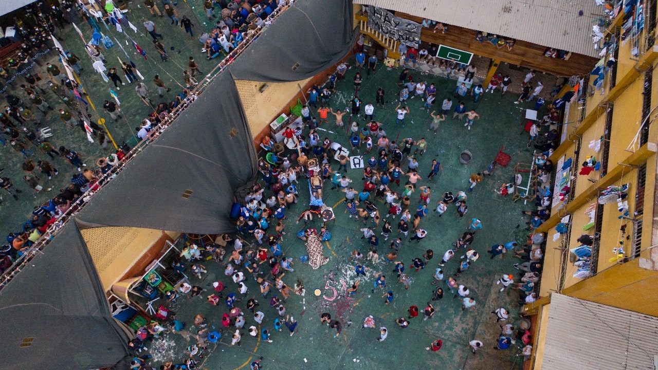Inmates gather around the corpses of other inmates during a riot at Miguel Castro Castro prison, in Lima, Peru, April 27. Peru's prison agency reported that three prisoners died from causes still under investigation after a riot at the prison, while inmates complained authorities are not doing enough to prevent the spread of coronavirus inside the prison. (Image: AP)