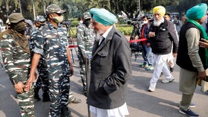 Bharat Bandh highlights | No meeting between farmers and govt on December 9: Hannan Mollah
