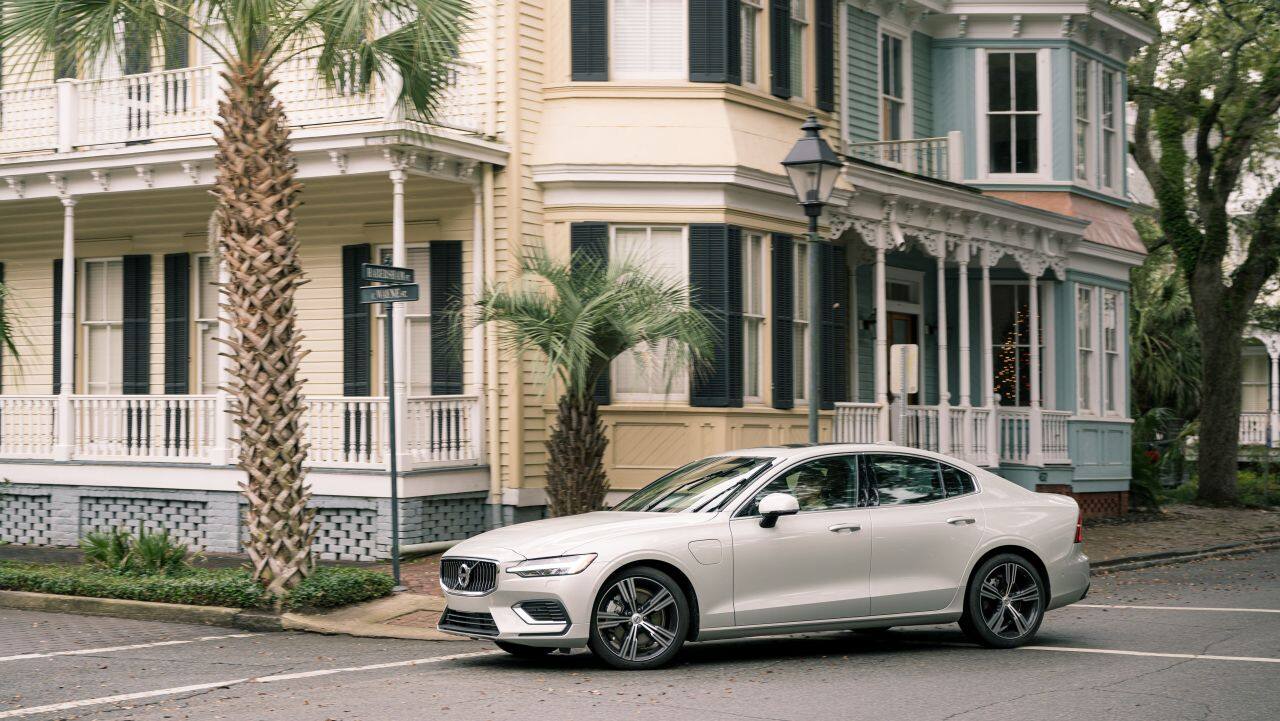 If anything, the S60 has dialled-up the testosterone just a tad bit, when compared to its predecessor, in a bid to stick-it to all the crossovers and SUVs that seem to be flooding the market. Big ups for Scandinavian design. If anything, the S60 has dialled-up the testosterone just a tad bit, when compared to its predecessor, in a bid to stick-it to all the crossovers and SUVs that seem to be flooding the market. Big ups for Scandinavian design.