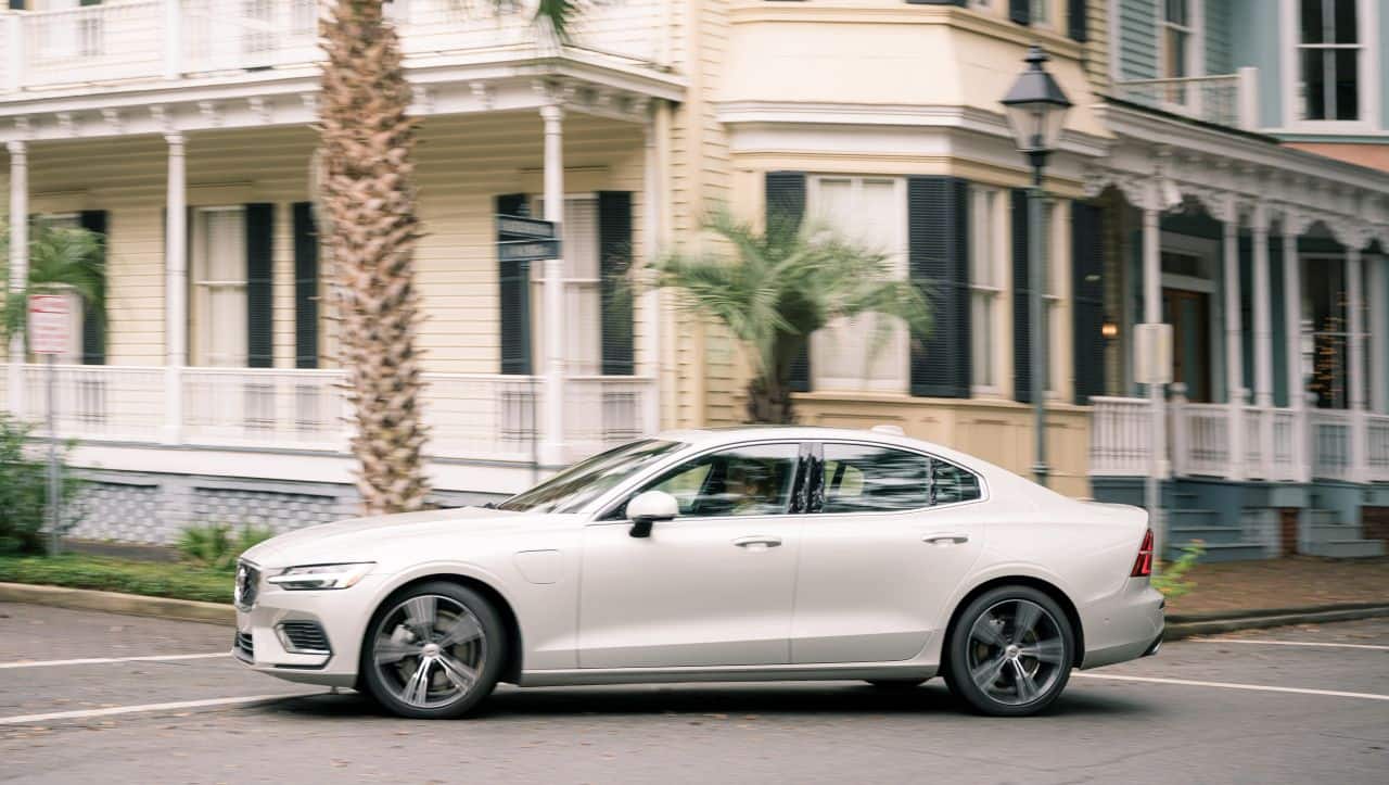 Right from the word-go, this is a car that prioritizes comfort over outright speed. The sort of power figure, however, isn’t to be scoffed at, because the S60 does enjoy speed. It is just that its dynamism will always be its second most enjoyable attribute, because you’ll be just so grateful for the way it rides. Volvo has absolutely nailed the suspension setup, and that’s a key differentiator for a car in its class. Right from the word-go, this is a car that prioritizes comfort over outright speed. The sort of power figure, however, isn’t to be scoffed at, because the S60 does enjoy speed. It is just that its dynamism will always be its second most enjoyable attribute, because you’ll be just so grateful for the way it rides. Volvo has absolutely nailed the suspension setup, and that’s a key differentiator for a car in its class.