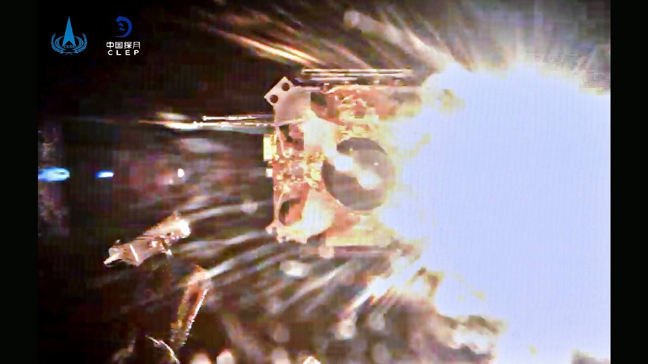 The ascent stage docked with a robot spacecraft orbiting the moon at 5:42 a.m. on December 6, state media reported, citing the China National Space Administration. A container with 2 kilograms (4.4 pounds) of rocks was transferred to the orbiter 30 minutes later. (Image: China National Space Administration/Xinhua via AP) The ascent stage docked with a robot spacecraft orbiting the moon at 5:42 a.m. on December 6, state media reported, citing the China National Space Administration. A container with 2 kilograms (4.4 pounds) of rocks was transferred to the orbiter 30 minutes later. (Image: China National Space Administration/Xinhua via AP)