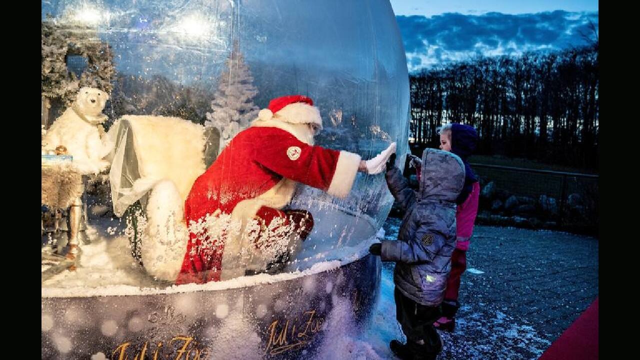 A person dressed as a Santa Claus meets with children while sitting in a "Santa Claus bubble" in Aalborg, Denmark, November 13. (Image: Reuters) A person dressed as a Santa Claus meets with children while sitting in a "Santa Claus bubble" in Aalborg, Denmark, November 13. (Image: Reuters)