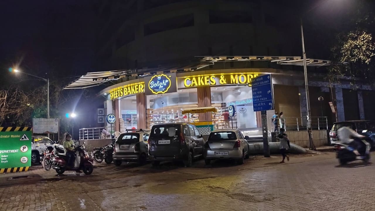 Another standout feature is the new and improved Night mode, which relies more on software than anything else. And while the final results are quite impressive, you will find yourself waiting for up to five seconds. But again, the final image isn’t like anything you’ve seen on a phone at this price. Night mode is also available on the selfie camera. 