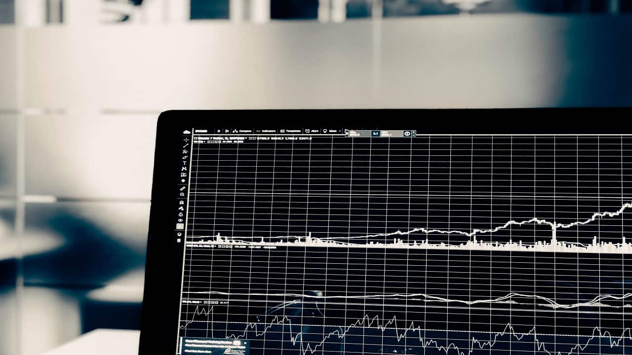 Hot Stocks | Can bet on Muthoot Finance, Lupin and Aurobindo Pharma for short term Hot Stocks | Can bet on Muthoot Finance, Lupin and Aurobindo Pharma for short term