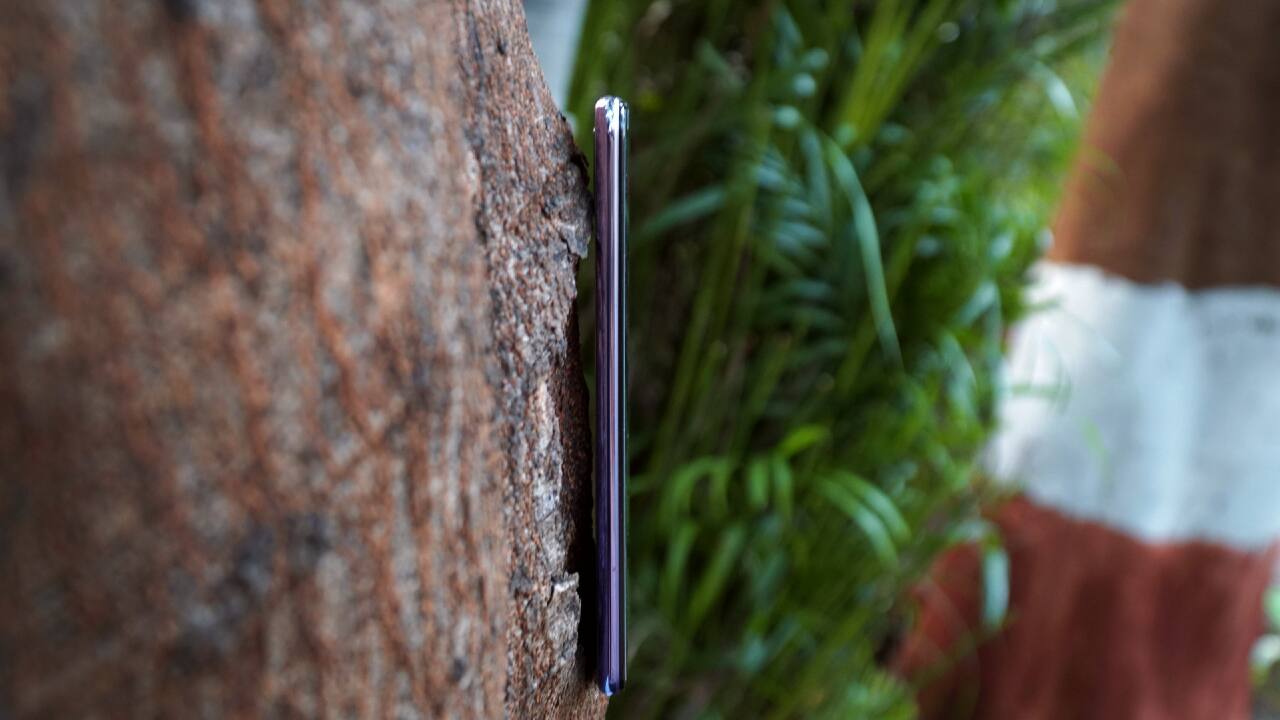 Vivo V20 Pro is among the most lightweight smartphones in the market at 170 grams. The phone is also the slimmest at 7.39mm. This Sunset Melody colour, however, is 7.49mm thick.