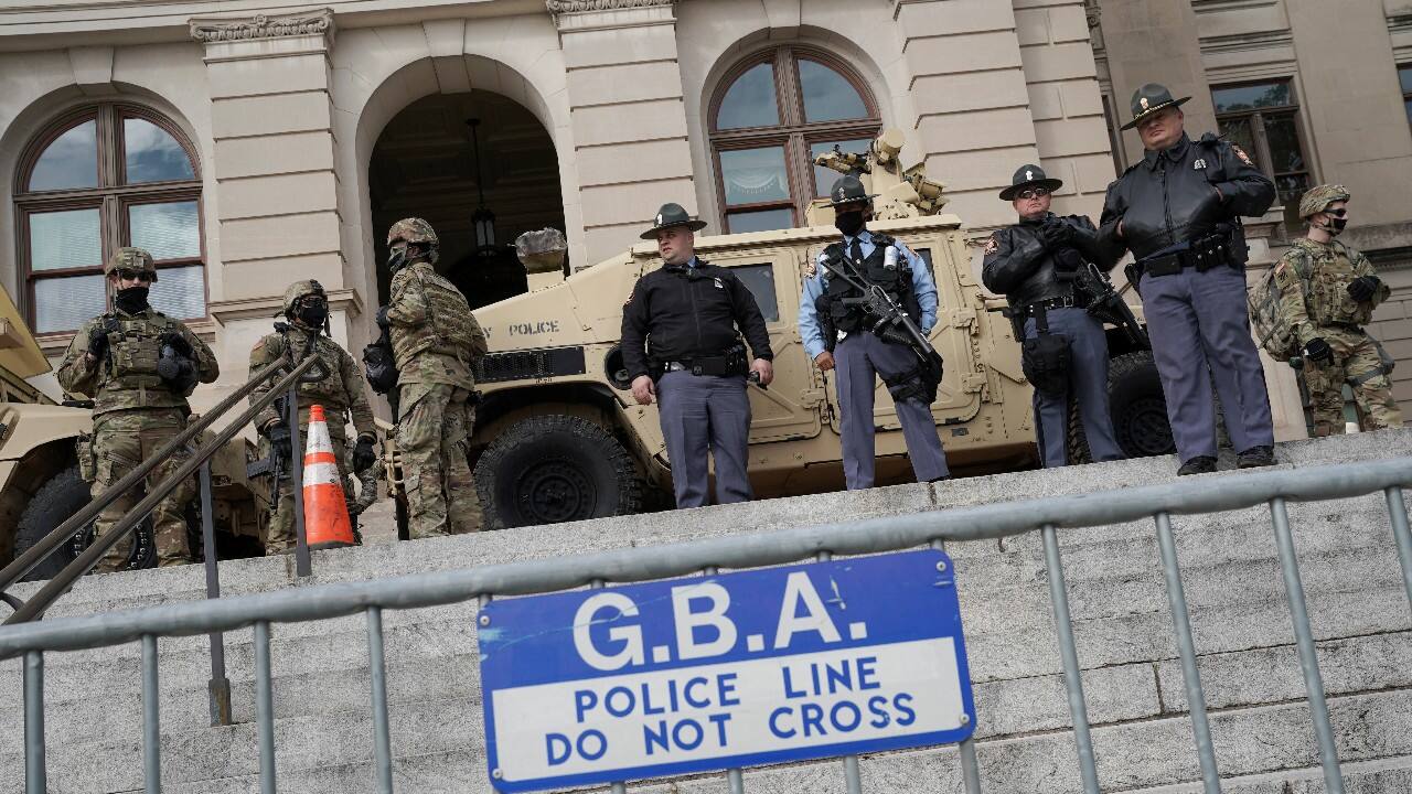 National Guard and Georgia State troopers stand guard outside the Georgia State Capitol in Atlanta, Georgia, U.S. January 17. (Image: Reuters) National Guard and Georgia State troopers stand guard outside the Georgia State Capitol in Atlanta, Georgia, U.S. January 17. (Image: Reuters)