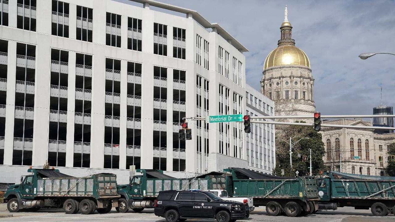 The access to the Georgia State Capitol is blocked with trucks in Atlanta, Georgia, U.S. January 17. (Image: Reuters) The access to the Georgia State Capitol is blocked with trucks in Atlanta, Georgia, U.S. January 17. (Image: Reuters)
