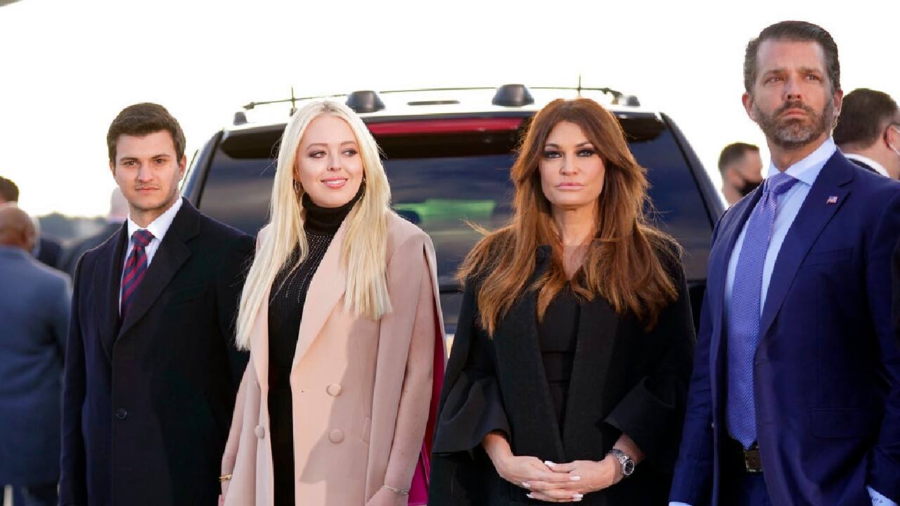 Members of Trump’s family gathered for the send-off on the military base along with the president’s loyalists, who chanted “We love you!” “Thank you, Trump” and “U.S.A.” Four Army cannons fired a 21-gun salute. (Image: AP)