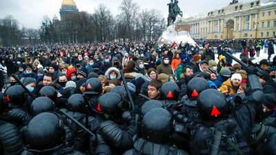 Police detain thousands at pro-Alexei Navalny protests across Russia: See pictures here