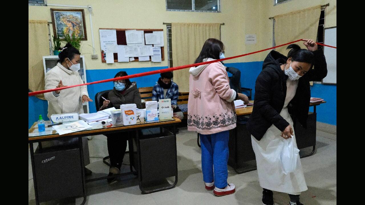 For a time, she even descended into depression and barely slept. “This kind of collective fear has never been seen before. Nobody wants to die,” Wungreichon said while working in the emergency department at the district hospital in Ukhrul, the only government-run medical facility that caters to a population of 180,000. “People have realized that their lives are precious.” (Image: AP)
