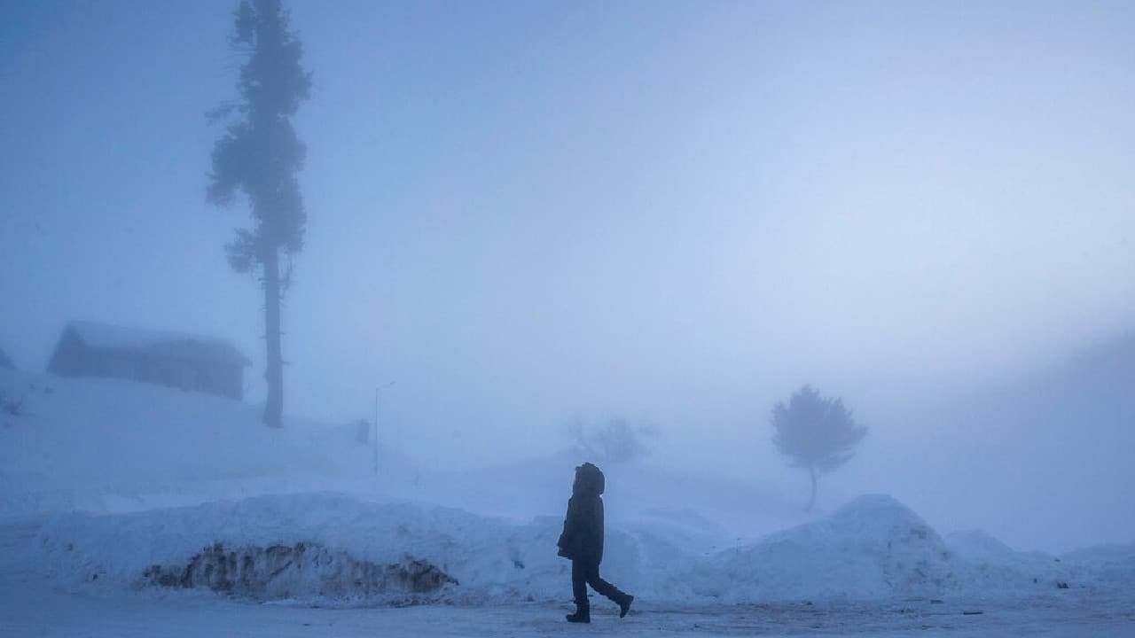 Kashmir power crisis: J&K power dept strike is over, but outages continue