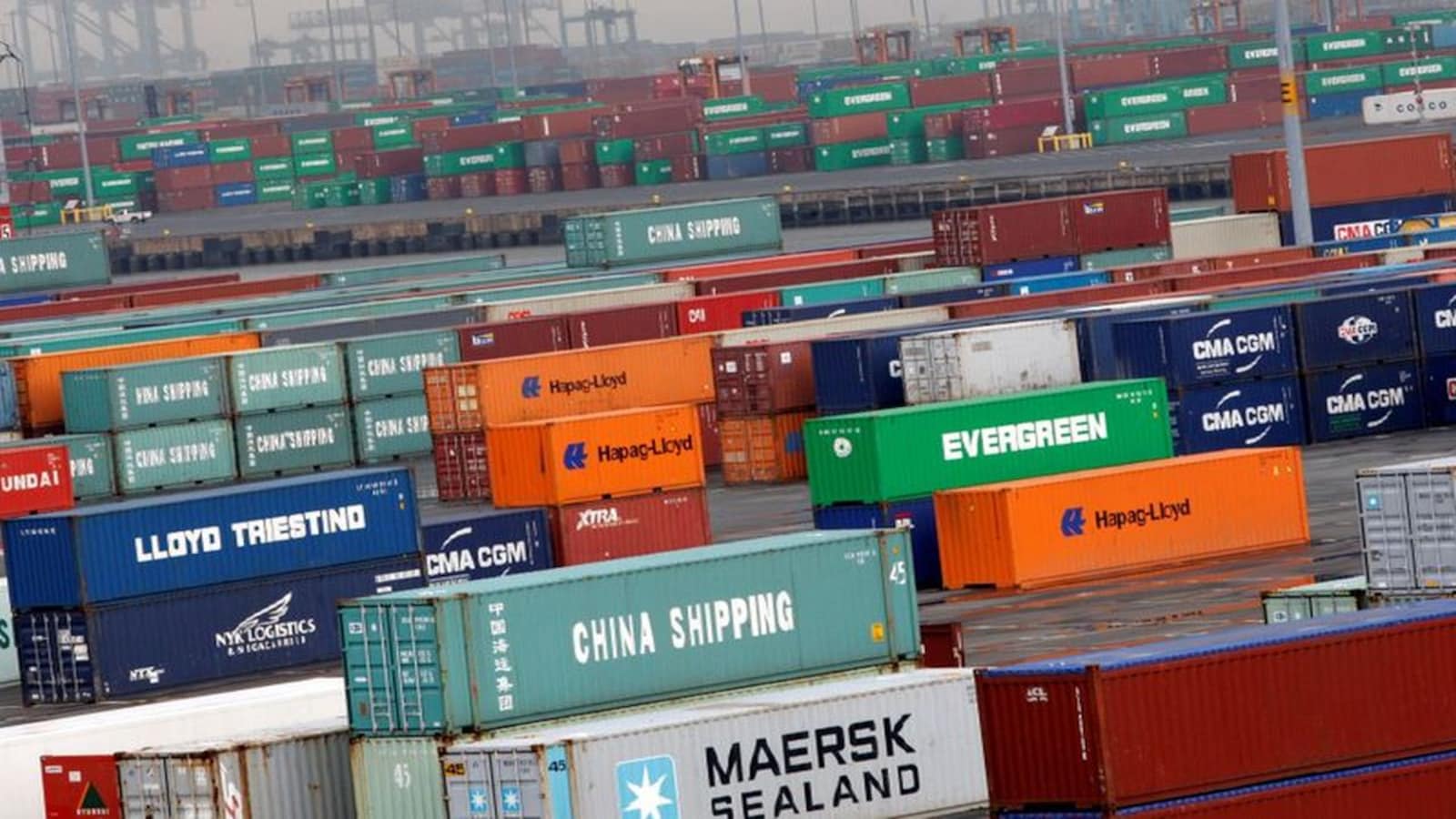 India's exports rise to record high of $418 billion in FY22