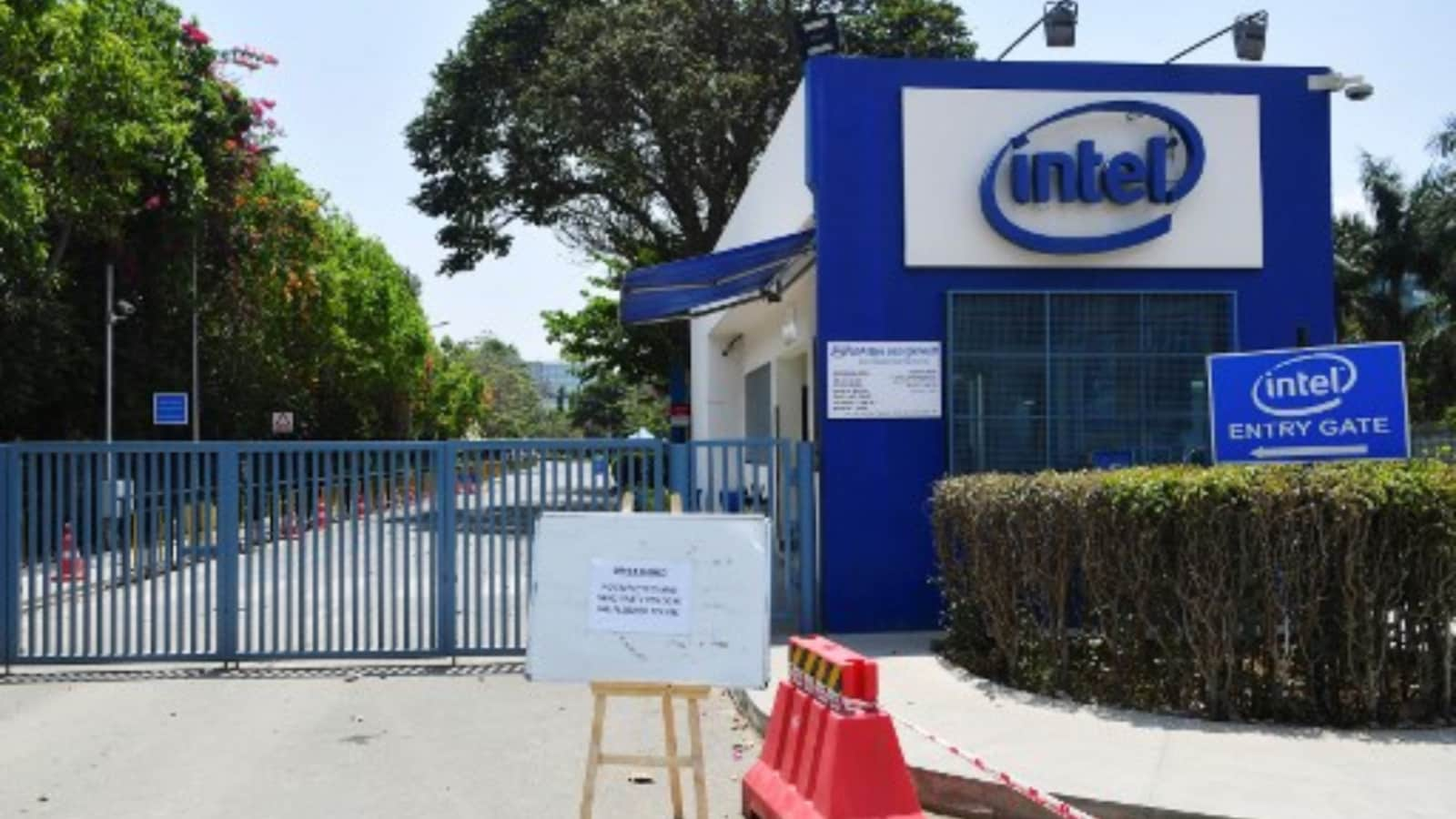 Intel shareholders reject compensation packages for top executives