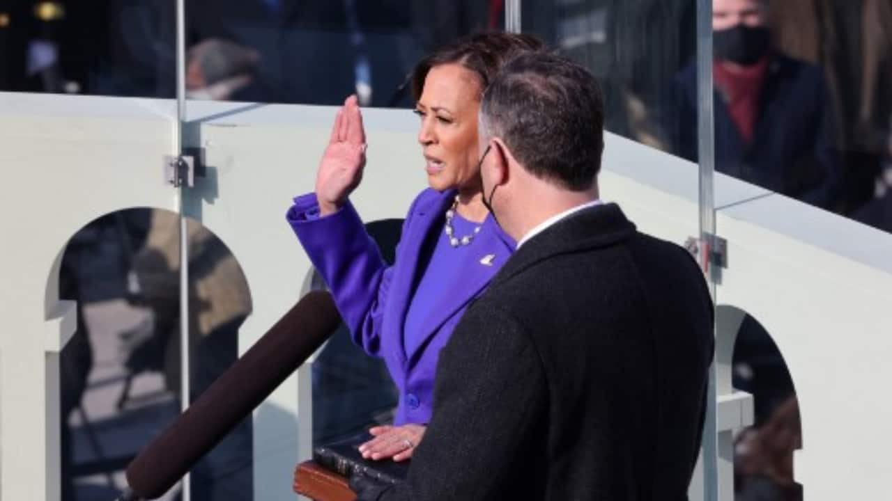 Newly sworn in Vice President Kamala Harris is sworn in as her husband Doug Emhoff looks on during the inauguration of US President-elect Joe Biden on the West Front of the US Capitol on January 20, 2021 in Washington, DC. During today's inauguration ceremony Joe Biden becomes the 46th president of the United States. (PC-AFP)