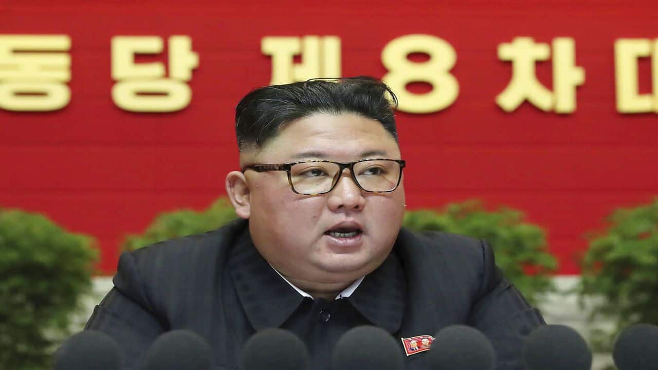 한국이 민주당 전당대회를 개최하던 중 북한이 탄도미사일을 발사했다.