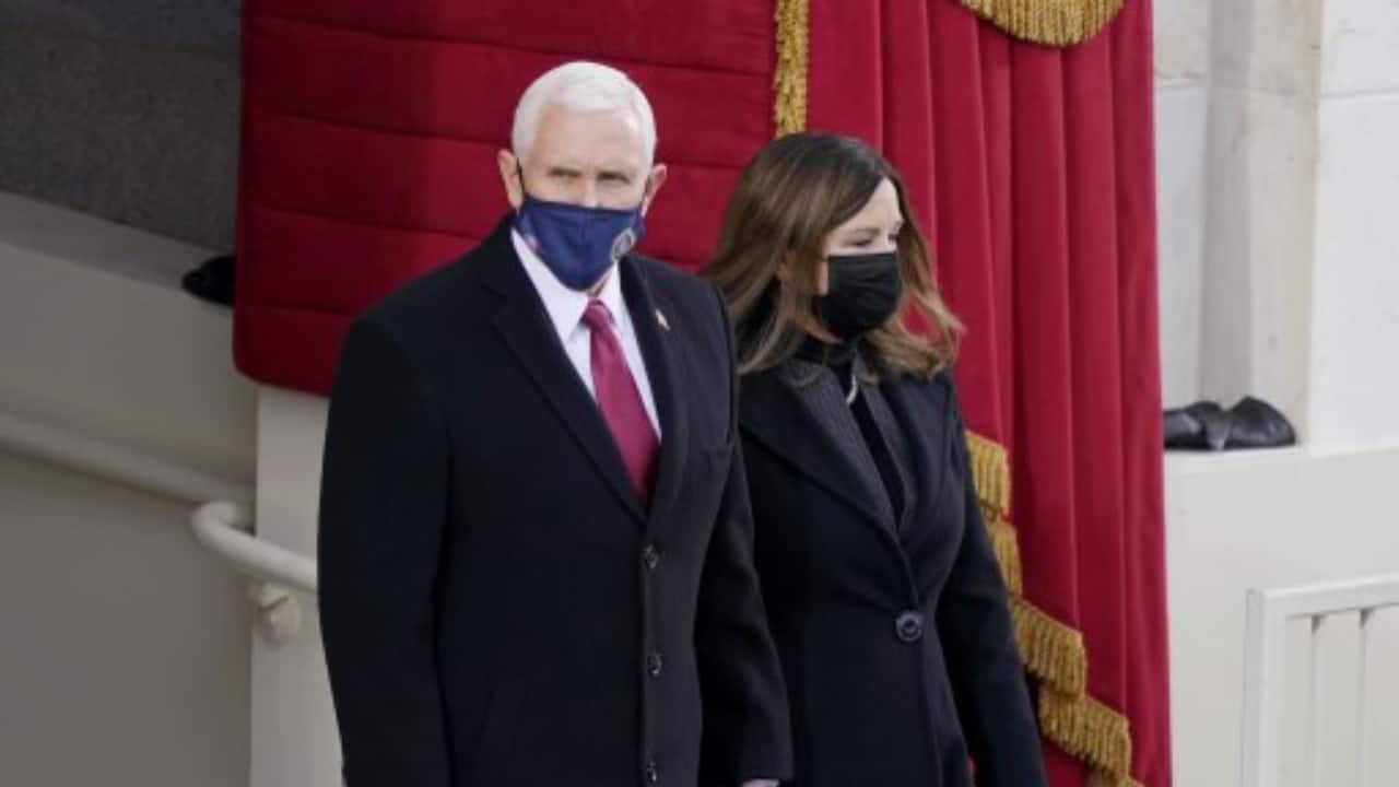 Vice President Mike Pence arrives with his wife Karen Pence at the inauguration of U.S. President-elect Joe Biden on the West Front of the U.S. Capitol on January 20, 2021 in Washington, DC. (PC-AFP)