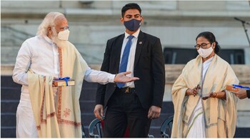 Prime Minister Narendra Modi and Trinamool Congress chief and West Bengal Chief Minister Mamata Banerjee at an event.