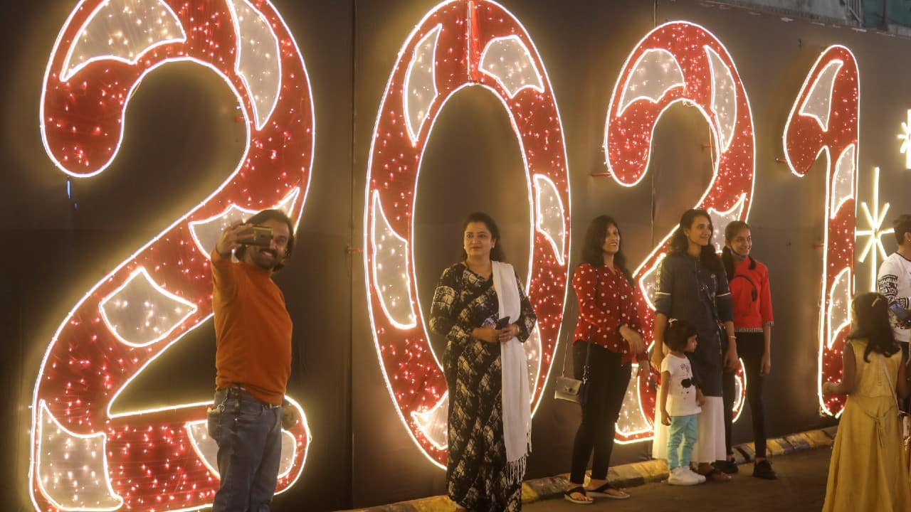 People pose for a picture next to an installation at a shopping mall on New Year's Eve in Mumbai, India. (Image: Reuters/Francis Mascarenhas)