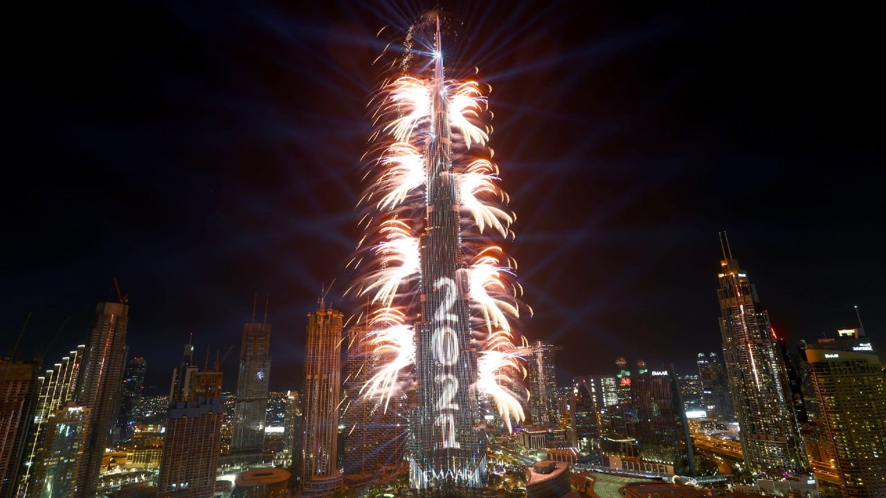 Fireworks explode from the Burj Khalifa, the tallest building in the world, during New Year's celebrations in Dubai, United Arab Emirates. (Image: Reuters/Ahmed Jadallah)