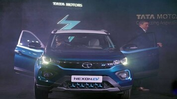 Tata Motors stock price declines amid weakness in the market