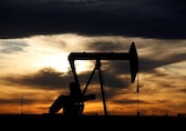 Oil headed for worst weekly drop since Feb on U.S. slowdown fears