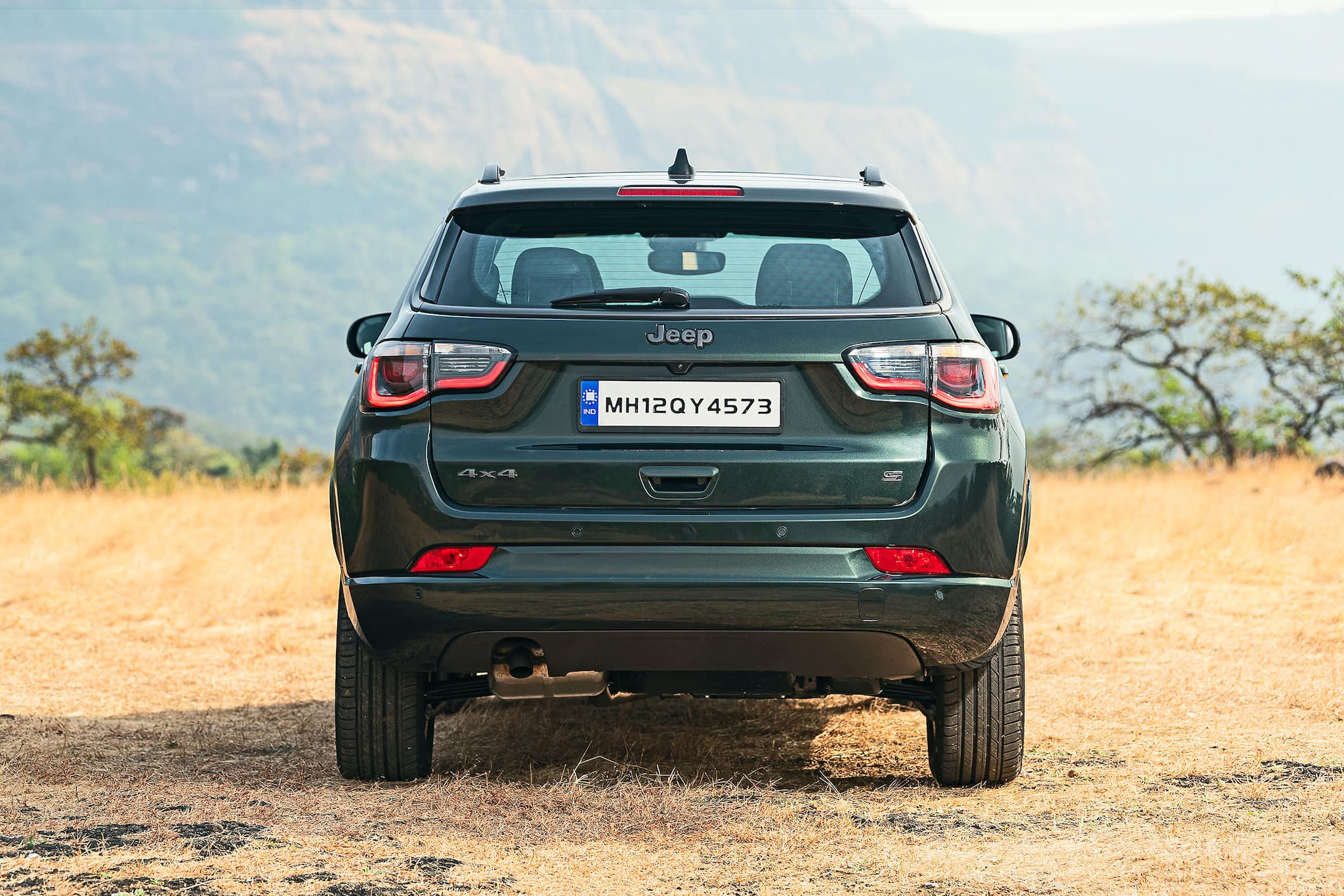 Changes to the exterior are less noticeable and pronounced, but they’re there. The front grille has been reworked. Thankfully Jeep has spared it the chrome treatment and instead given it a much more rugged and understated shade of anodized grey, going nicely with the equally subdued shade of green adorning the test vehicle. Changes to the exterior are less noticeable and pronounced, but they’re there. The front grille has been reworked. Thankfully Jeep has spared it the chrome treatment and instead given it a much more rugged and understated shade of anodized grey, going nicely with the equally subdued shade of green adorning the test vehicle.