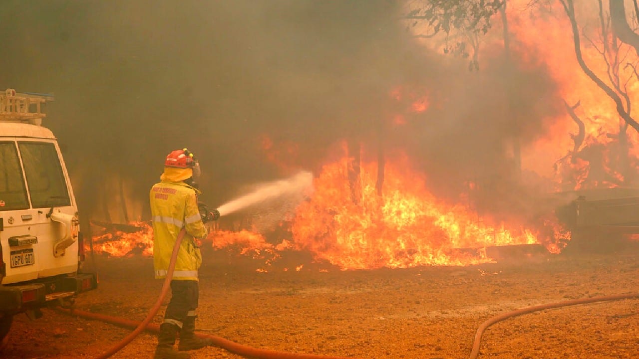 Australia Wildfire Out Of Control Bushfire Destroys More Than 70 Homes